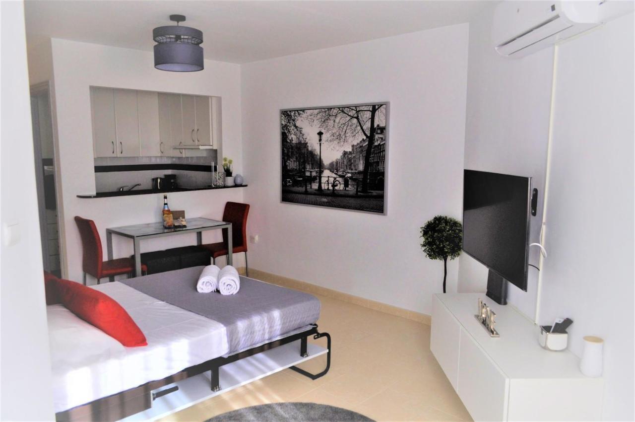 Studio In The Center Of Torremolinos Apartment Bagian luar foto